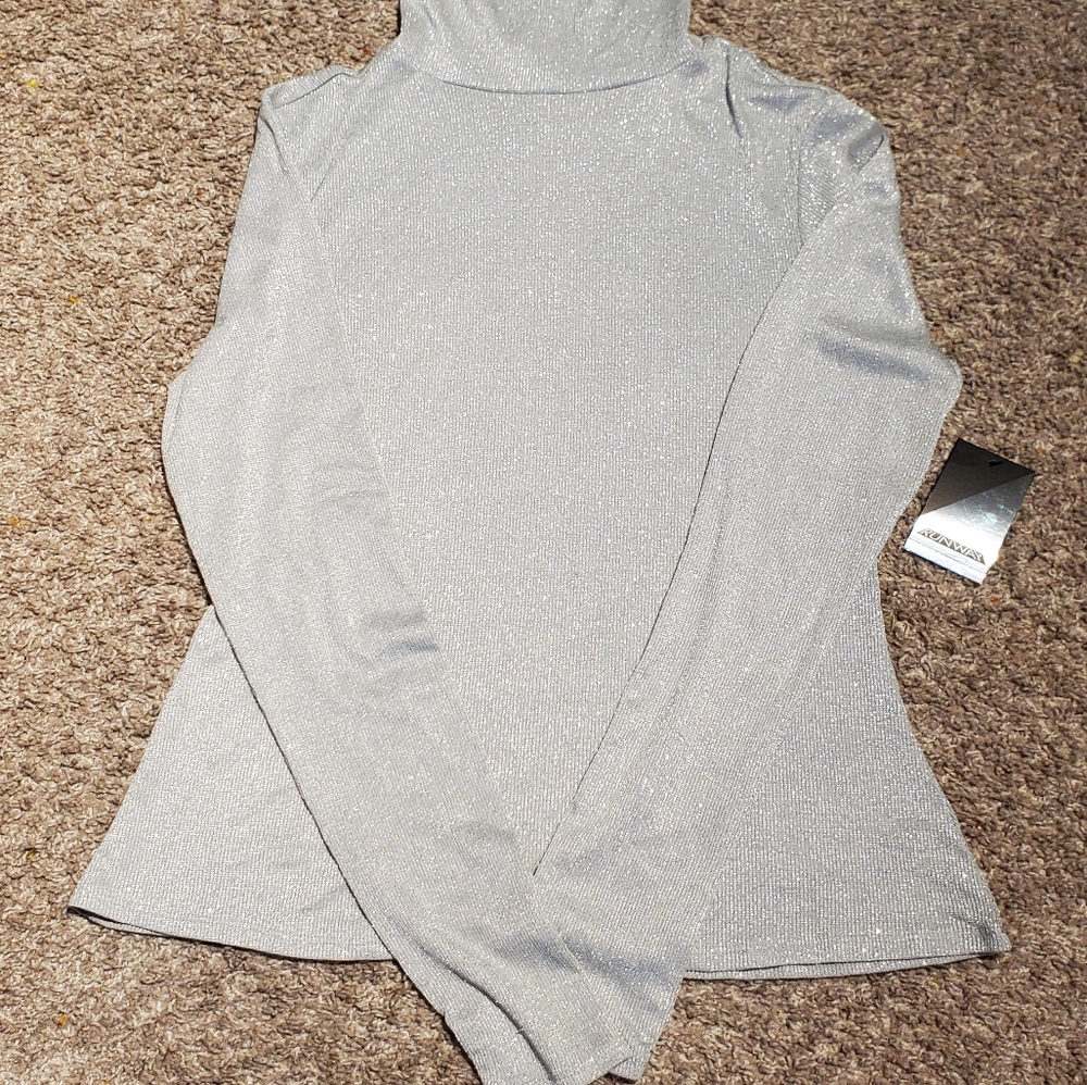Project runway pullneck metalic silver top